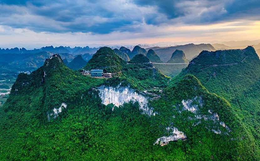 檐铃梯光·岩音问月